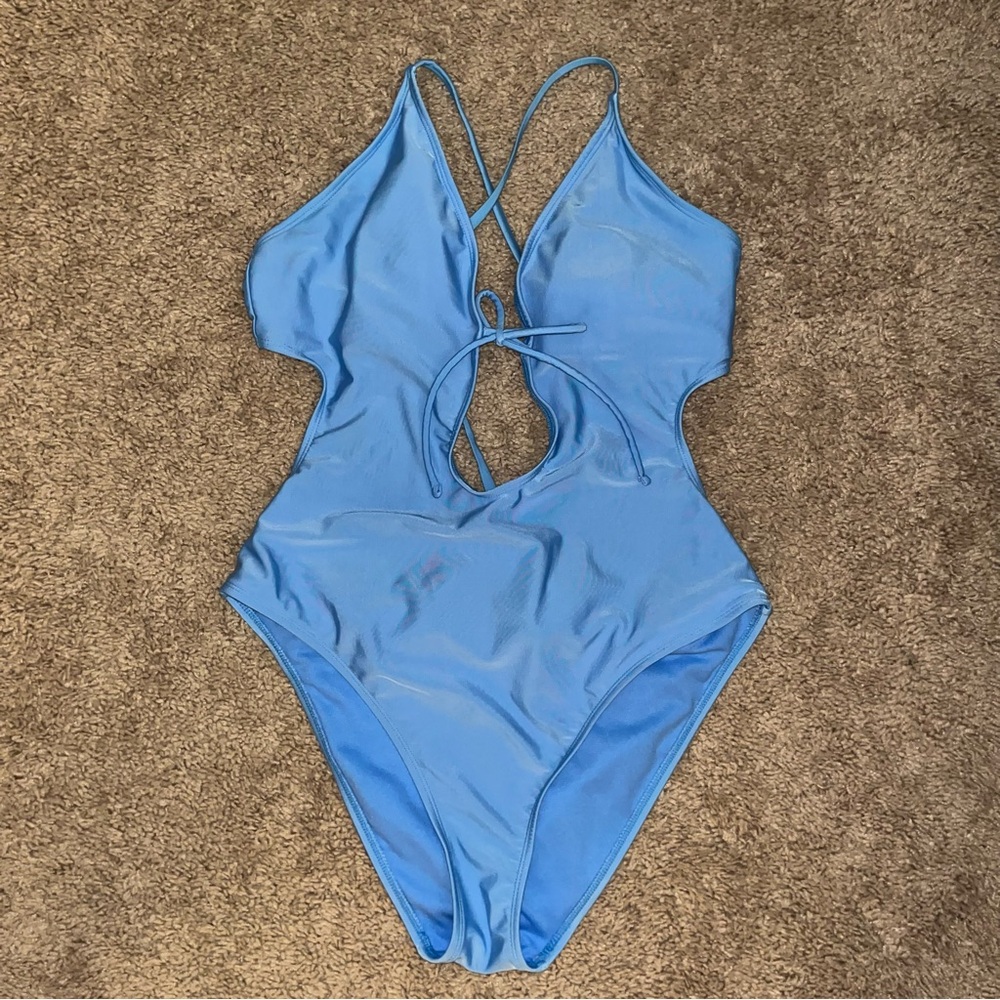 Shade and Shore Light Blue Monokini Keyhole One Piece Swimsuit, size Medium
